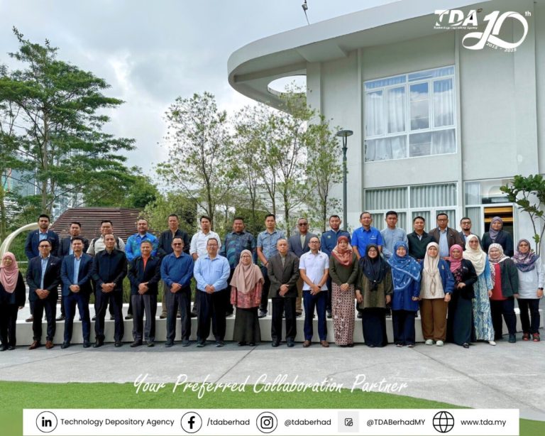 Officials from TDA, MOF, MINDEF, KDN, KPDN and government agencies at the PMF Development Workshop in Pahang